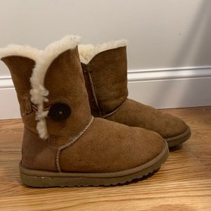 Ugg Short Bailey Button Chestnut Brown